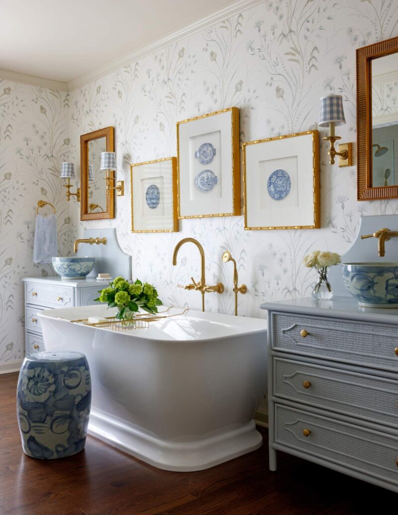 Tru_ Blue_Bathroom_by_Interior_design_Arkansa_001